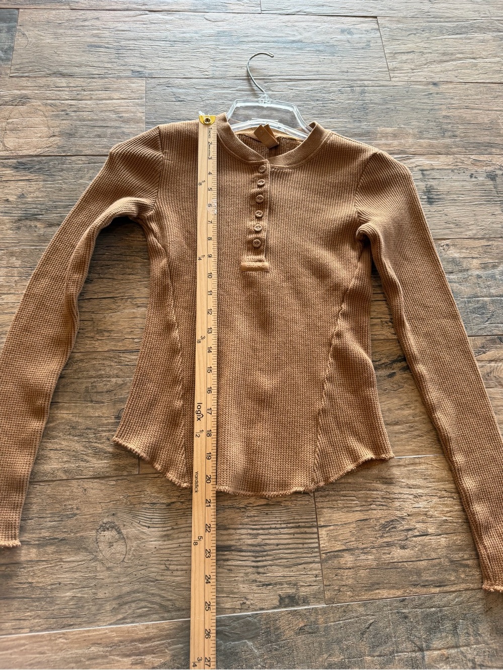 SKIMS Camel Ribbed Button-Front Long Sleeve Henley Top - Picture 5 of 7